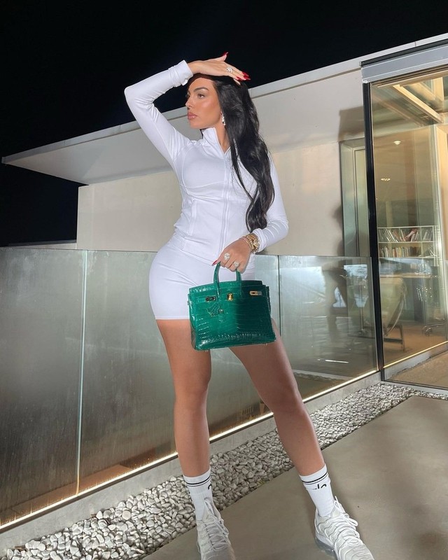 Georgina đòi mua túi xách hàng hiệu liền bị Ronaldo thẳng thừng từ chối, phản ứng của nàng WAGs khiến tất cả sừng sờ- Ảnh 4. Georgina đòi mua túi xách hàng hiệu liền bị Ronaldo thẳng thừng từ chối, phản ứng của nàng WAGs khiến tất cả sừng sờ- Ảnh 4.