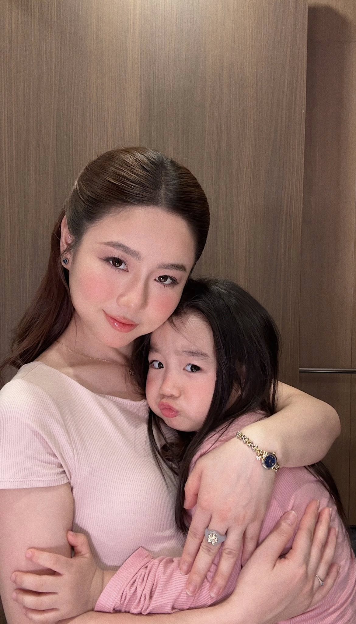 Bé Bún - con gái hot mom Nam Thương: Nhỏ xíu mà lắm chiêu, vừa xinh vừa "mặn mòi" hết phần thiên hạ- Ảnh 1.