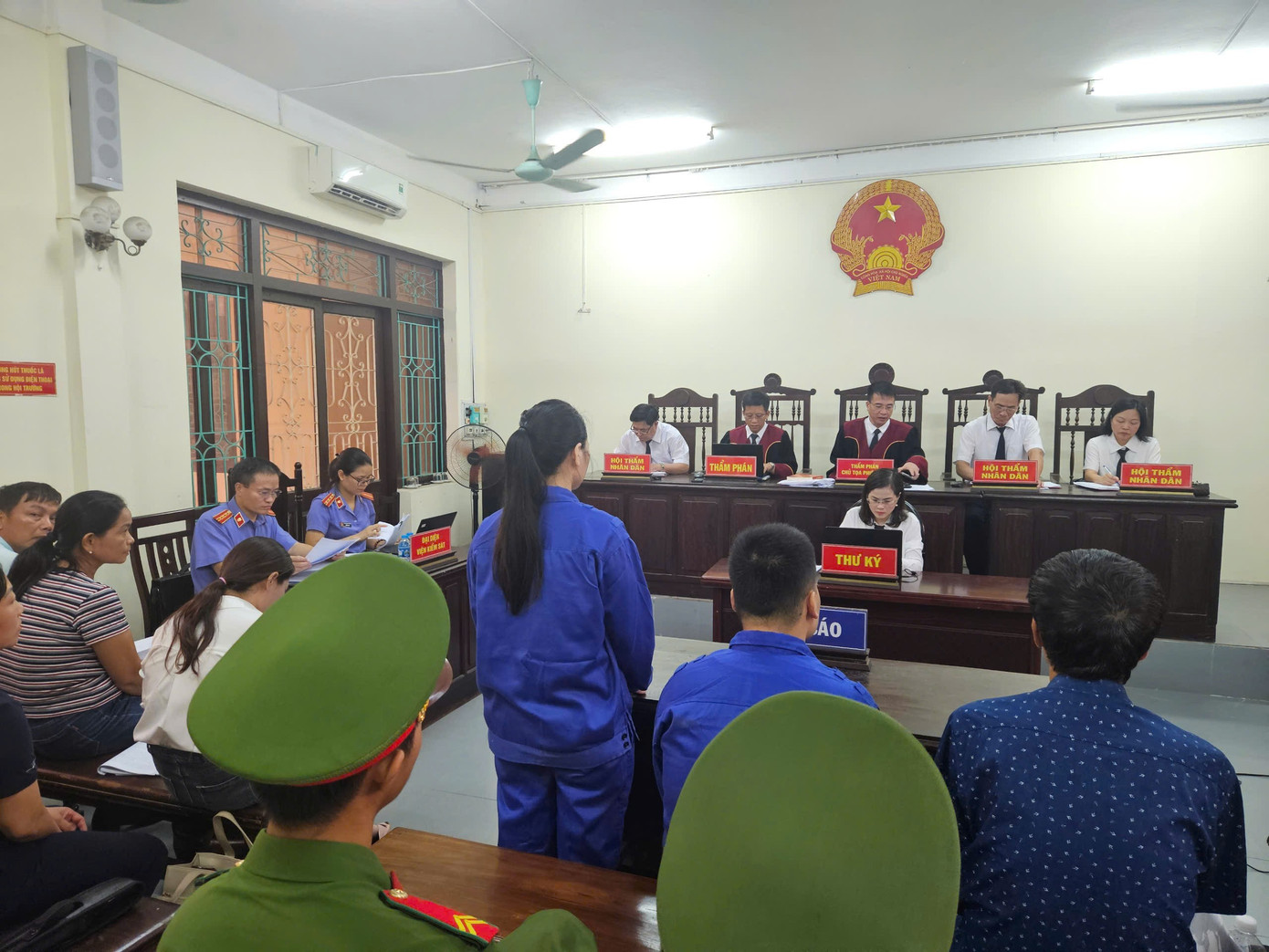 Người đàn ông tiếp tay cho bạn gái lừa đảo em họ chiếm đoạt 11 tỷ đồng - Ảnh 1.