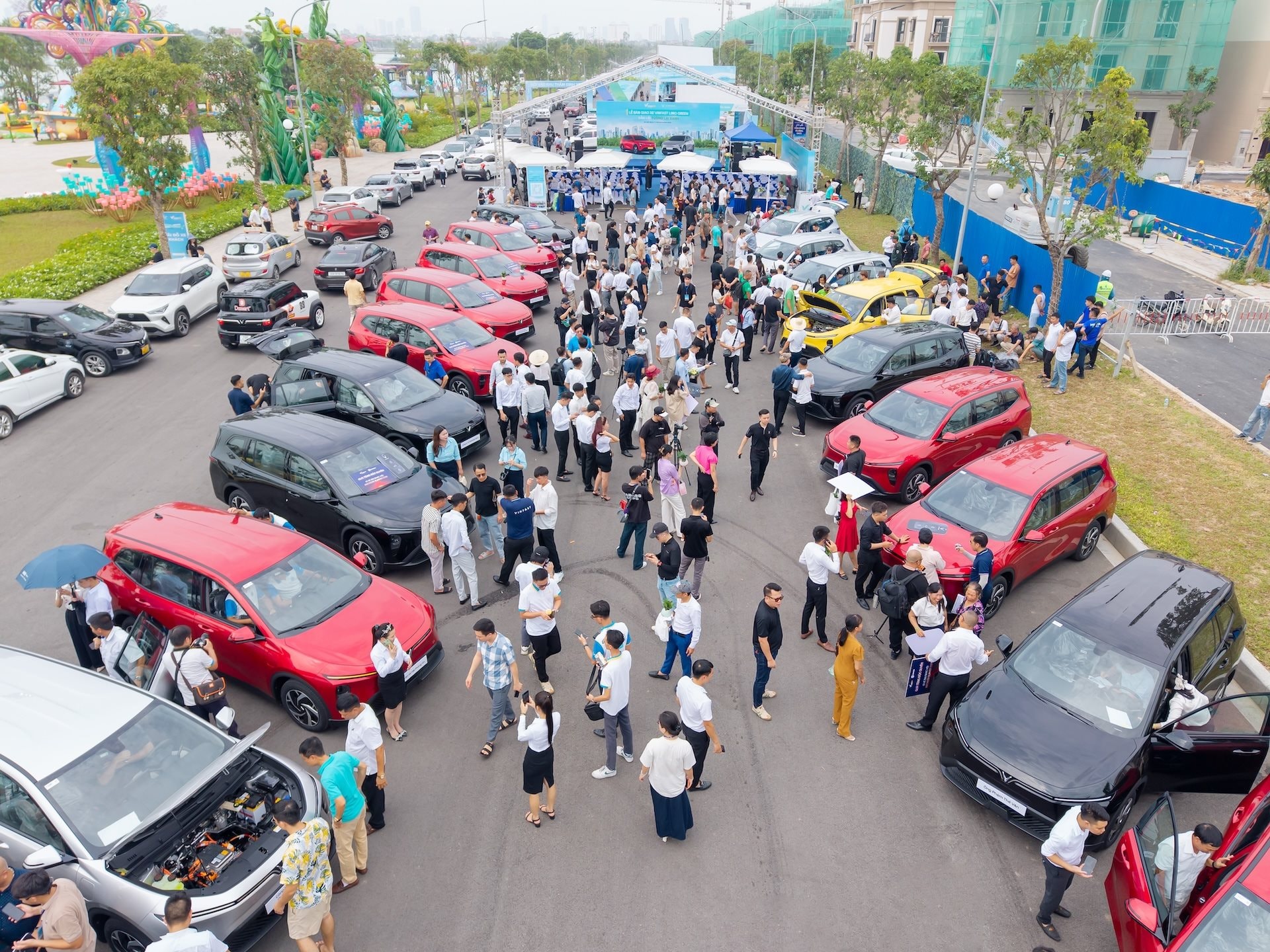 Từ tân binh thành người dẫn đầu, VinFast độc chiếm "ngôi vương" doanh số 10 tháng liên tiếp ở Việt Nam - Ảnh 5.