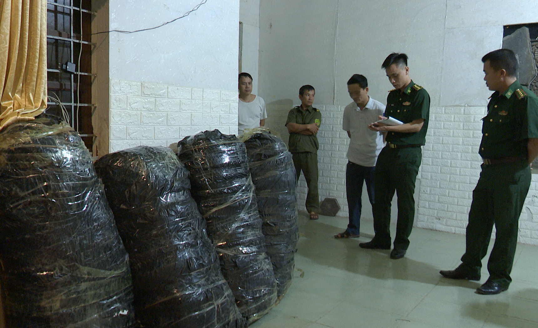 Triệt ph&aacute; chuy&ecirc;n &aacute;n HT 825: Bắt giữ 240kg cần sa tại H&agrave; Tĩnh - Ảnh 2.