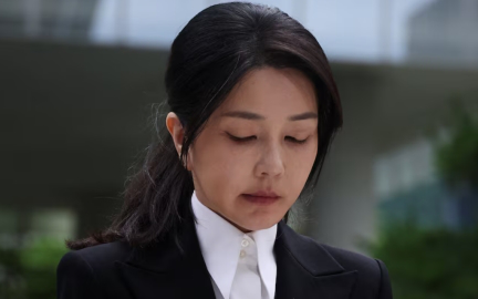 Kh&aacute;m x&eacute;t nh&agrave; cựu đệ nhất phu nh&acirc;n H&agrave;n Quốc, ph&aacute;t hiện loạt "qu&agrave; tặng" xa xỉ - Ảnh 2.