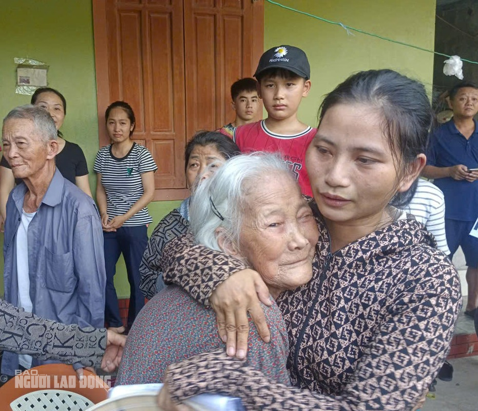 Thái Khắc Thành xúc động trở về nhà sau vụ gà lôi trắng tại ngọai - Ảnh 1.