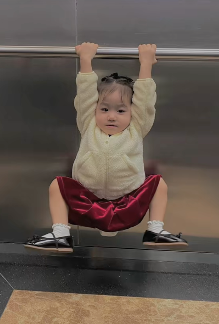 Bé Bún - con gái hot mom Nam Thương: Nhỏ xíu mà lắm chiêu, vừa xinh vừa "mặn mòi" hết phần thiên hạ- Ảnh 4.