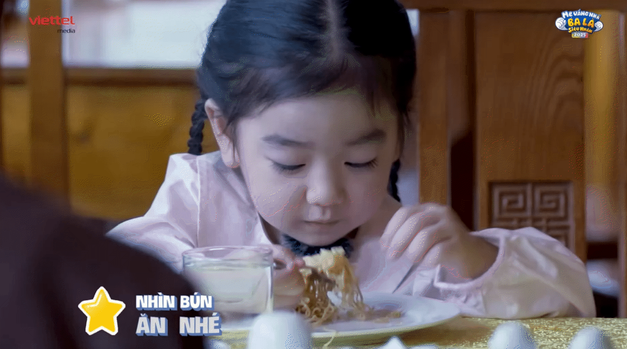 Bé Bún - con gái hot mom Nam Thương: Nhỏ xíu mà lắm chiêu, vừa xinh vừa "mặn mòi" hết phần thiên hạ- Ảnh 18.