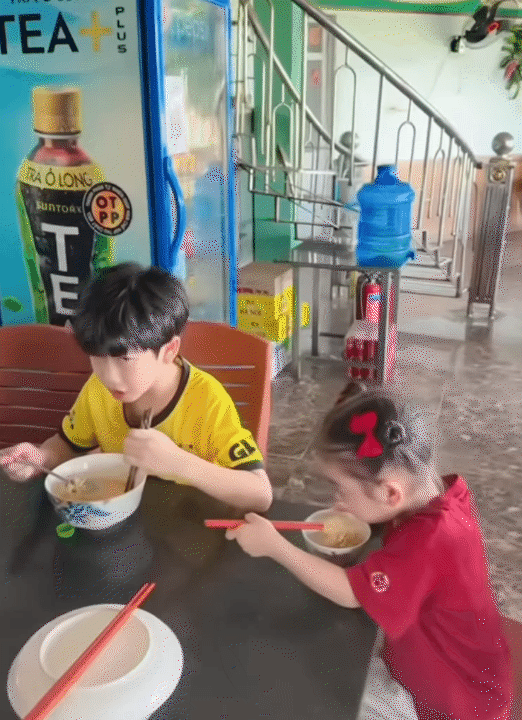 Bé Bún - con gái hot mom Nam Thương: Nhỏ xíu mà lắm chiêu, vừa xinh vừa "mặn mòi" hết phần thiên hạ- Ảnh 21.