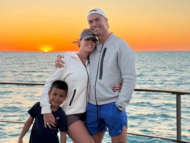 Tình yêu cổ tích của Ronaldo và Georgina: Tình yêu cổ tích của Ronaldo và Georgina: