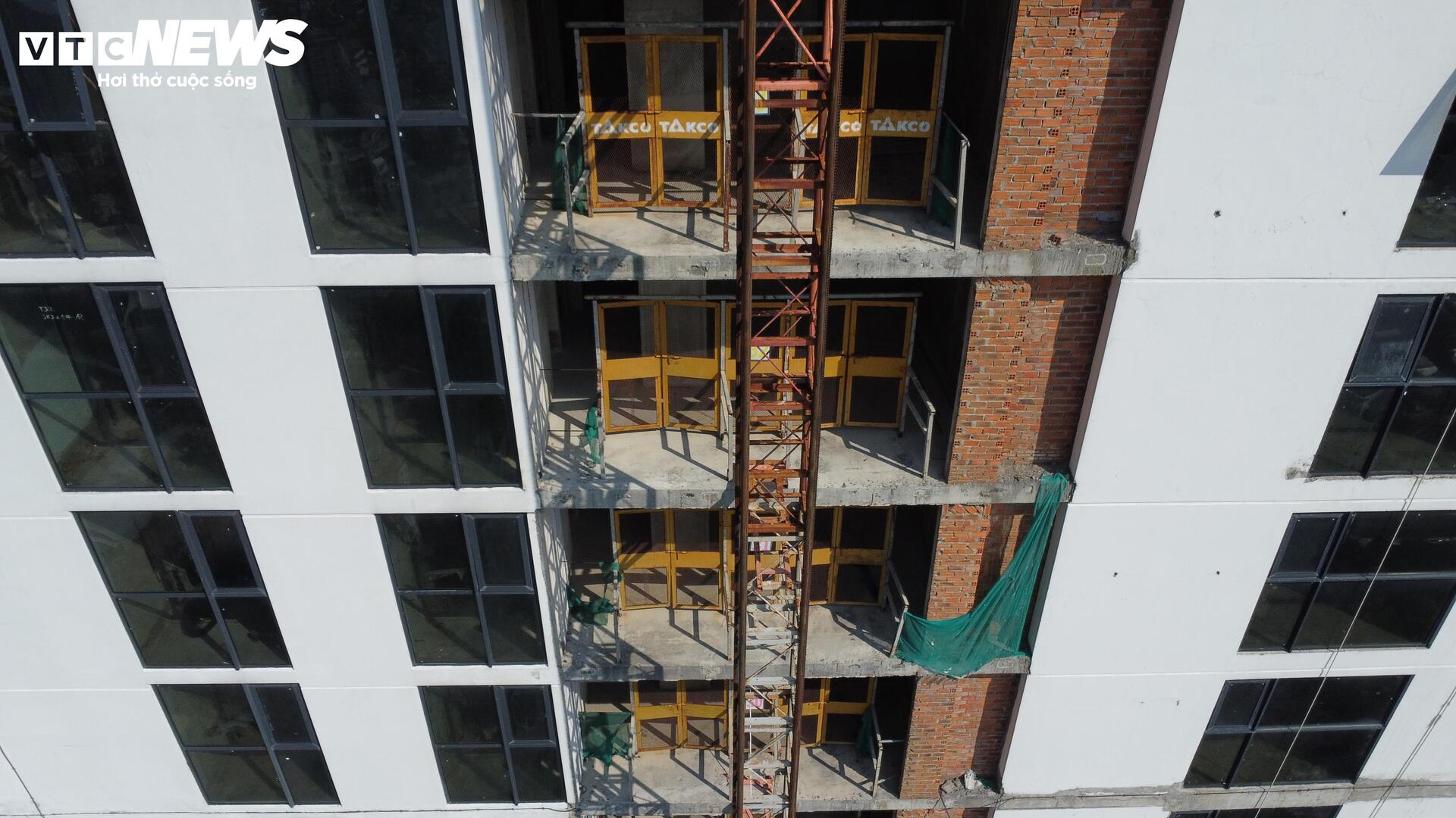 Cảnh hoang tàn tại cao ốc nghìn tỷ bên vịnh Nha Trang sau 4 năm chậm tiến độ - Ảnh 13.