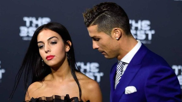 Georgina đòi mua túi xách hàng hiệu liền bị Ronaldo thẳng thừng từ chối, phản ứng của nàng WAGs khiến tất cả sừng sờ- Ảnh 1. Georgina đòi mua túi xách hàng hiệu liền bị Ronaldo thẳng thừng từ chối, phản ứng của nàng WAGs khiến tất cả sừng sờ- Ảnh 1.