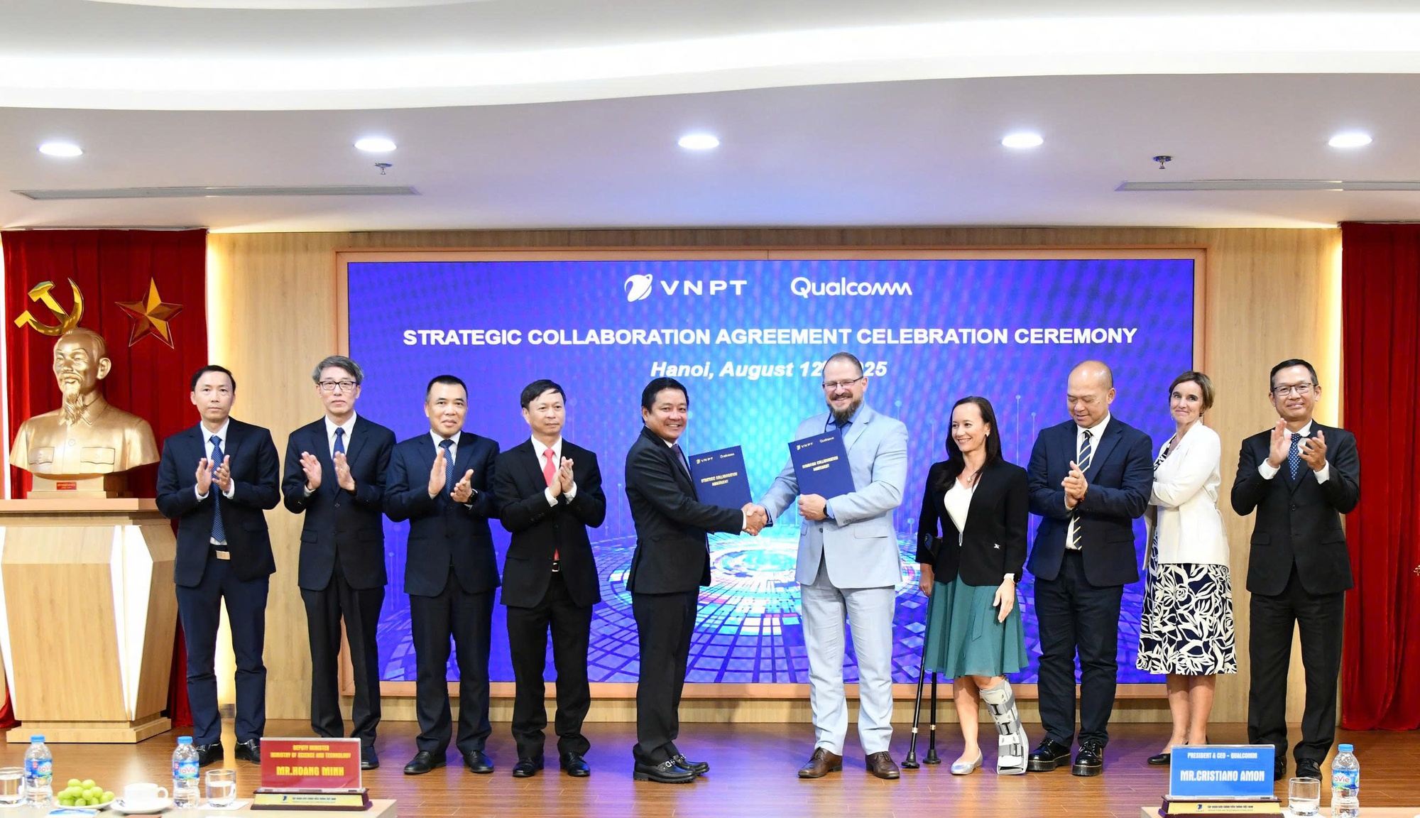 Tập đoàn 160 tỷ USD bắt tay VNPT: Doanh nghiệp Việt Nam dẫn dắt thiết kế gốc với đối tác toàn cầu - Ảnh 2. Tập đoàn 160 tỷ USD bắt tay VNPT: Doanh nghiệp Việt Nam dẫn dắt thiết kế gốc với đối tác toàn cầu - Ảnh 2.