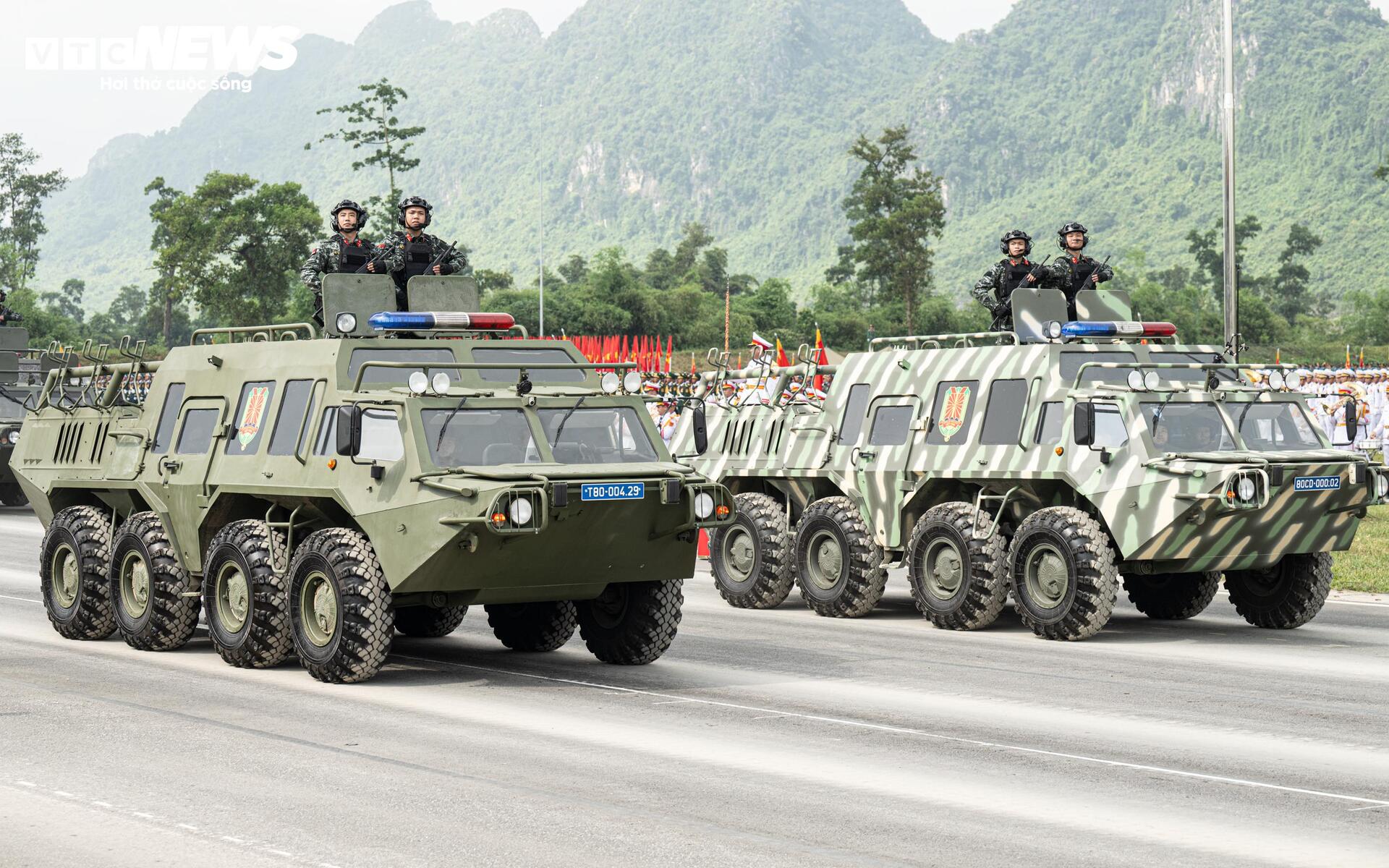 Khối phương tiện chống khủng bố lần đầu diễu binh mừng Quốc khánh 2 / 9 - Ảnh 7.