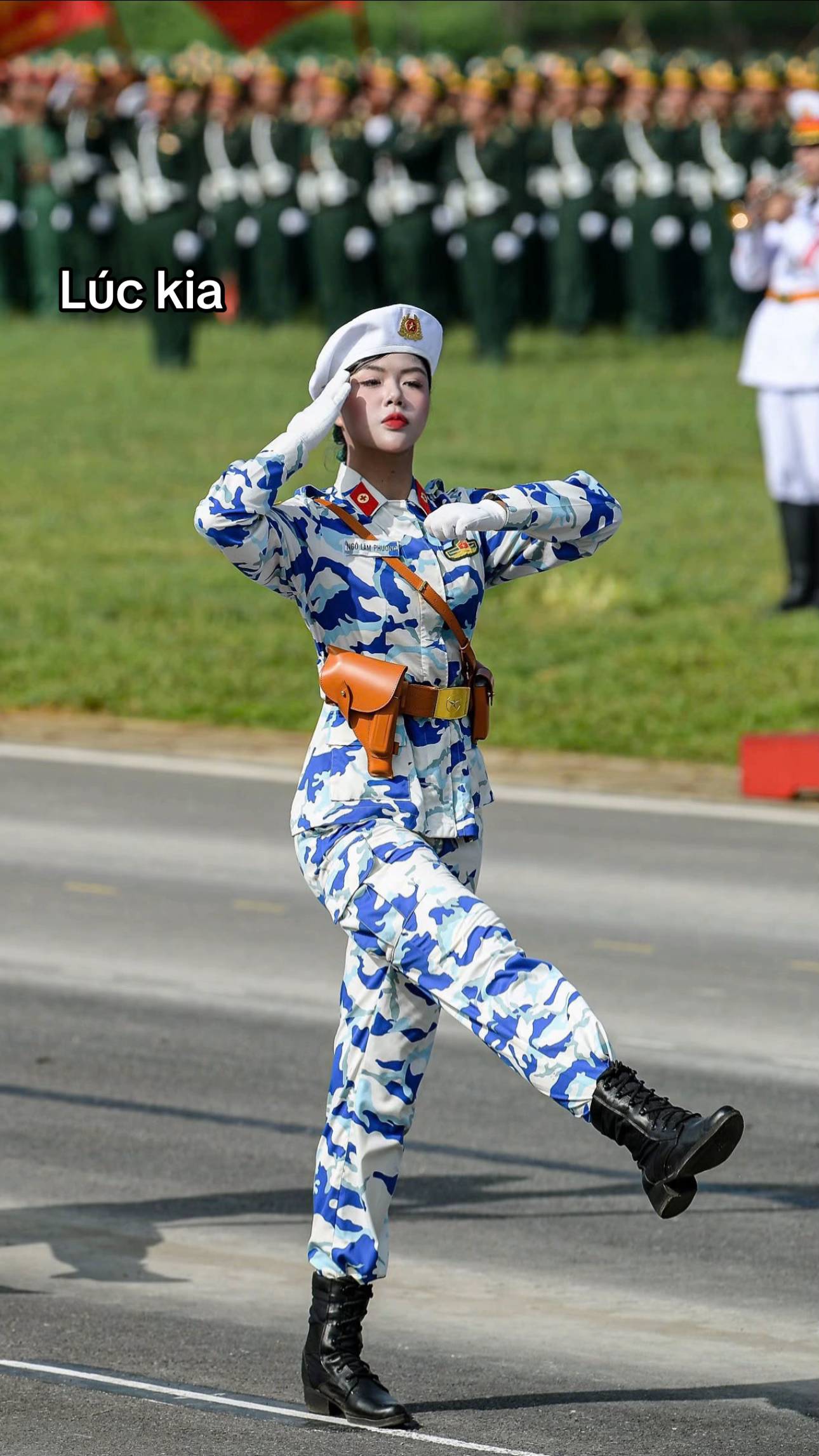 4 triệu lượt xem 2 bức ảnh của "cô bộ đội chân dài" nổi tiếng MXH quốc tế: Nhan sắc ngày càng thăng hạng - Ảnh 3.