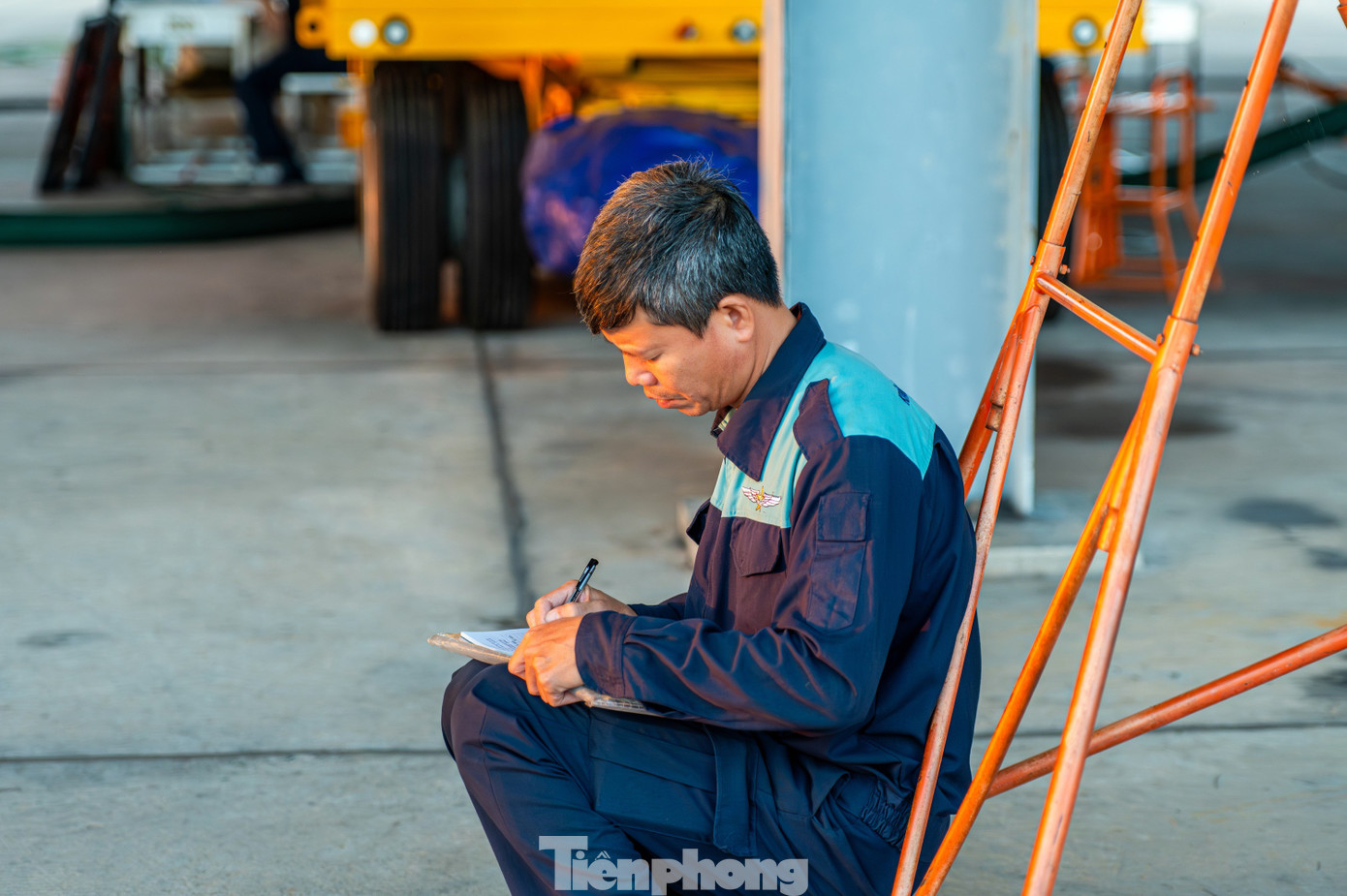 Những lính thợ Không quân thầm lặng chuẩn bị cho sự kiện A80 tại sân bay Kép - Ảnh 11.