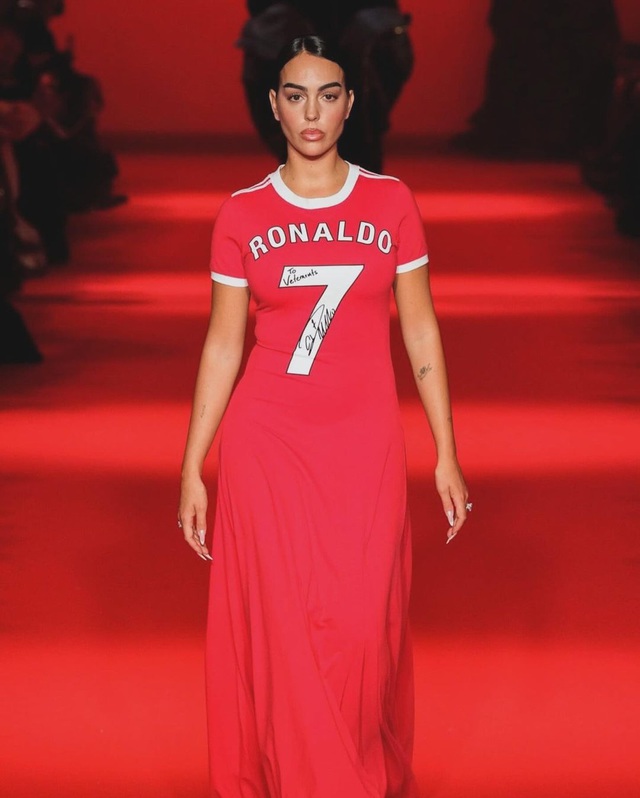 Tình yêu cổ tích của Ronaldo và Georgina: Tình yêu cổ tích của Ronaldo và Georgina: