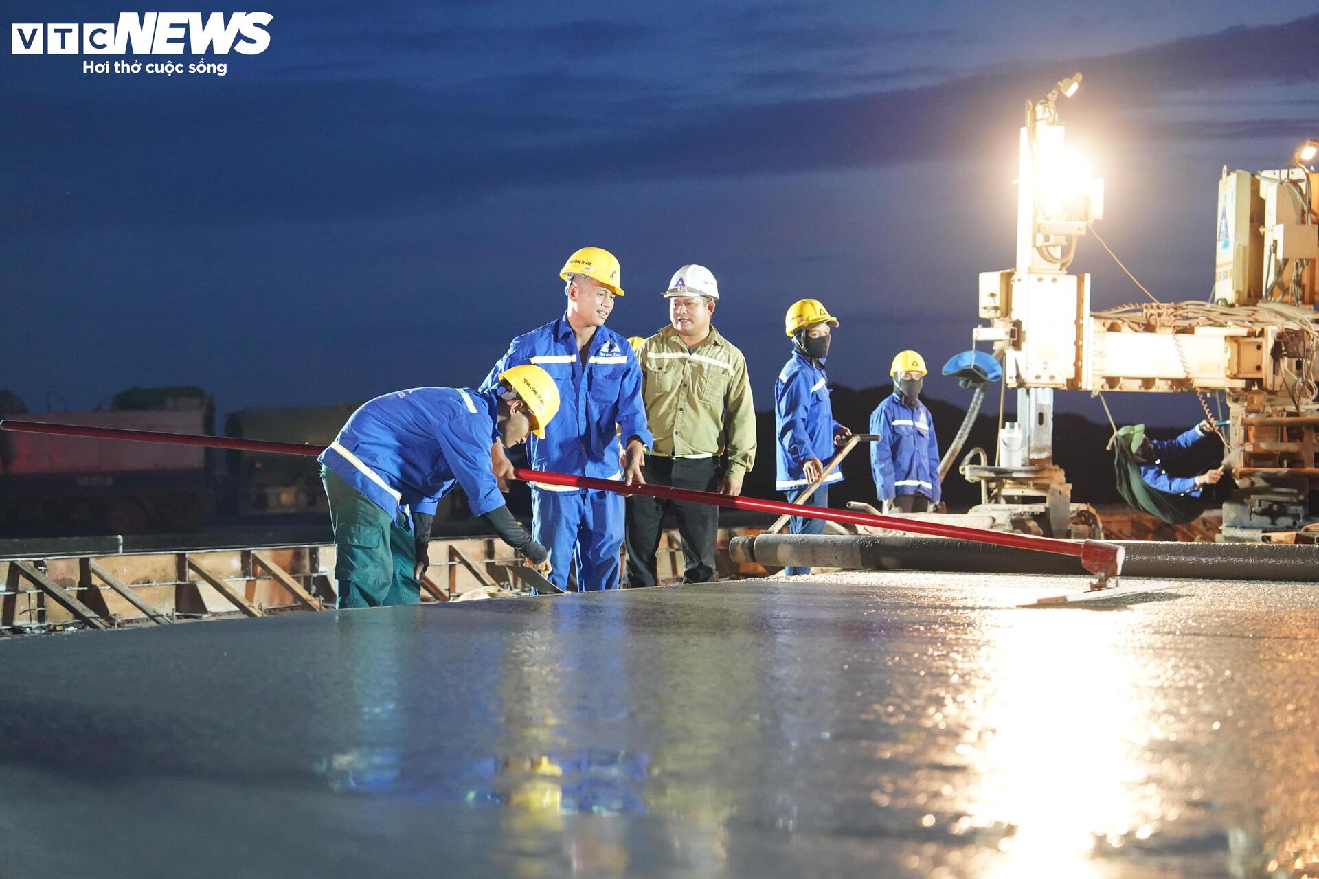 Cảnh làm việc xuyên đêm ở đại công trường sân bay Long Thành - Ảnh 5.