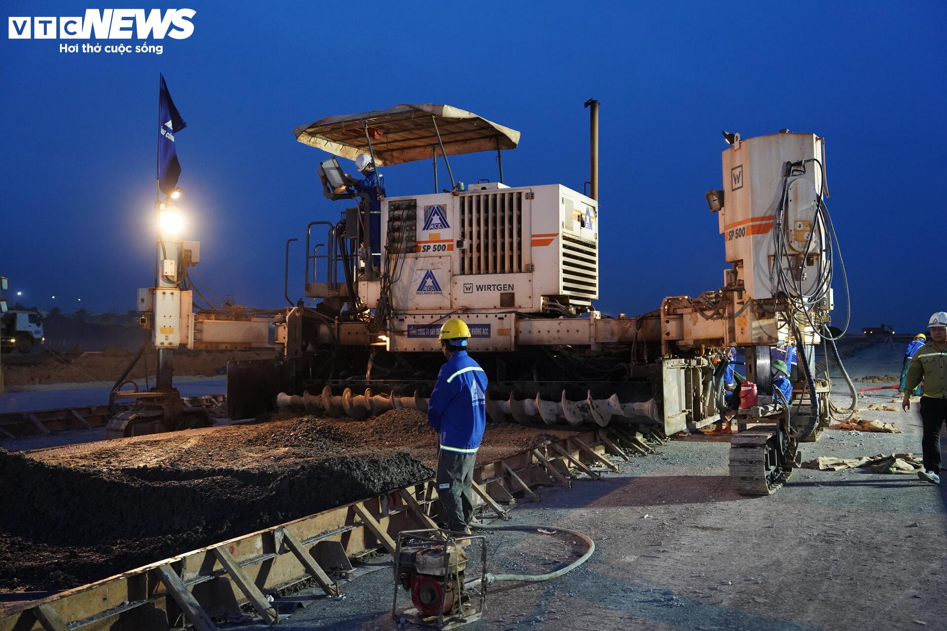 Cảnh làm việc xuyên đêm ở đại công trường sân bay Long Thành - Ảnh 3.