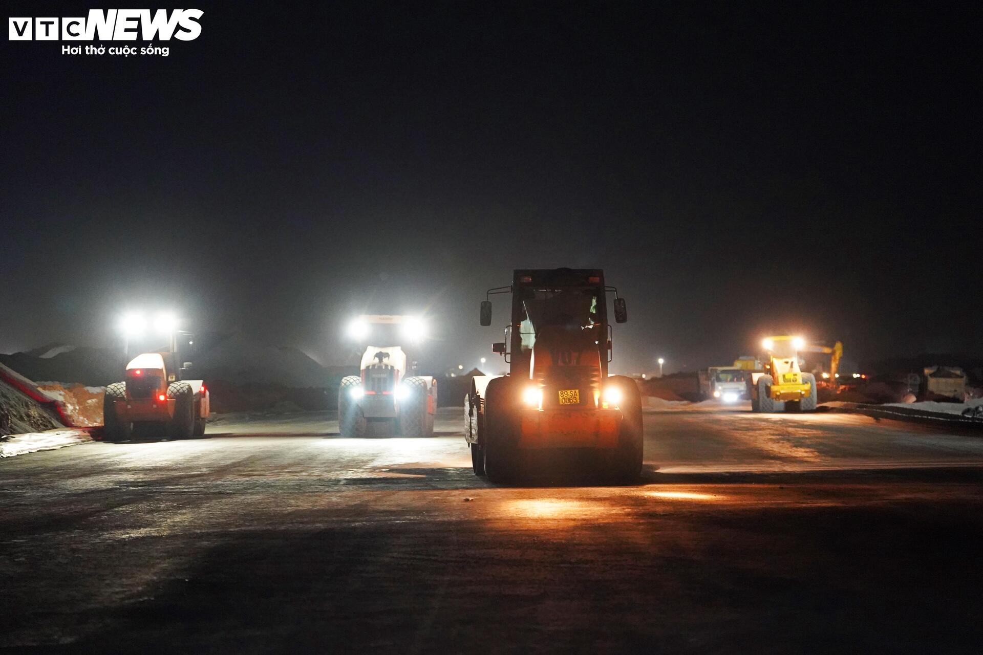 Cảnh làm việc xuyên đêm ở đại công trường sân bay Long Thành - Ảnh 9.