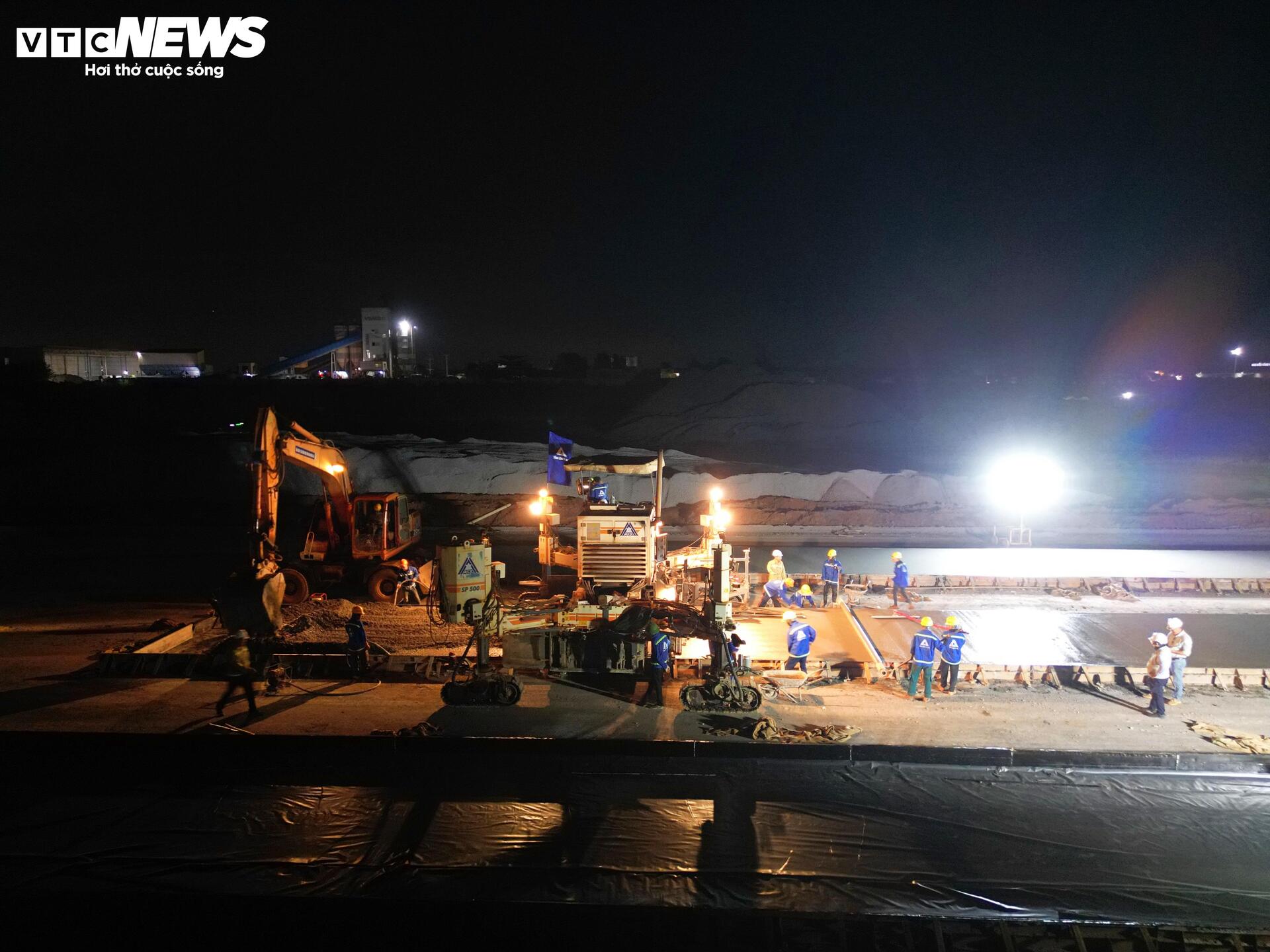 Cảnh làm việc xuyên đêm ở đại công trường sân bay Long Thành - Ảnh 11.