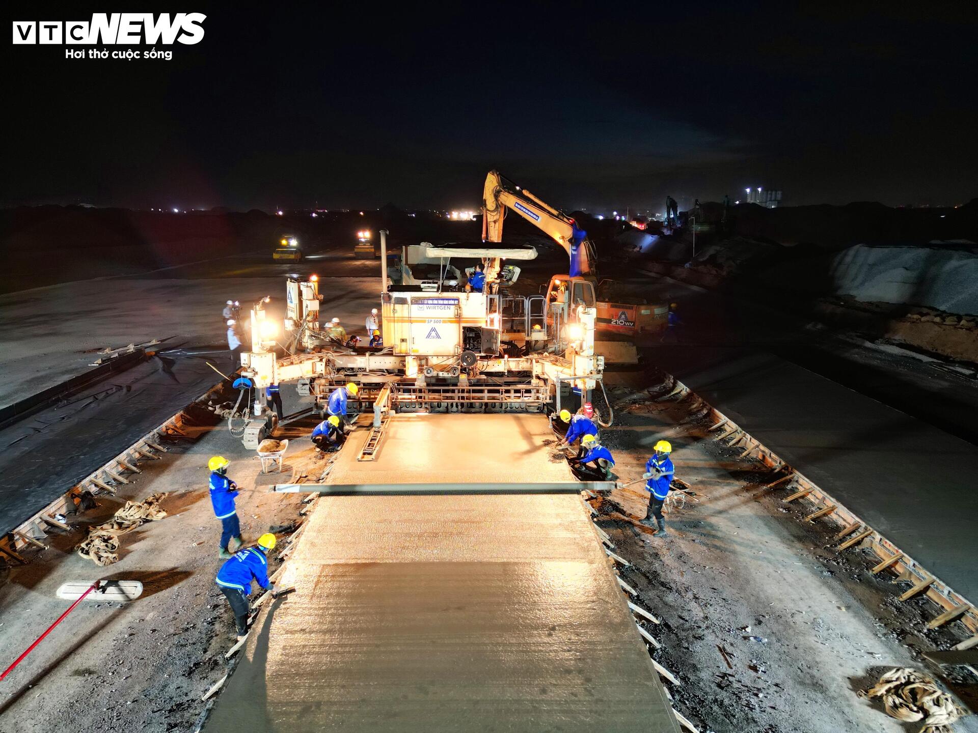 Cảnh làm việc xuyên đêm ở đại công trường sân bay Long Thành - Ảnh 2.