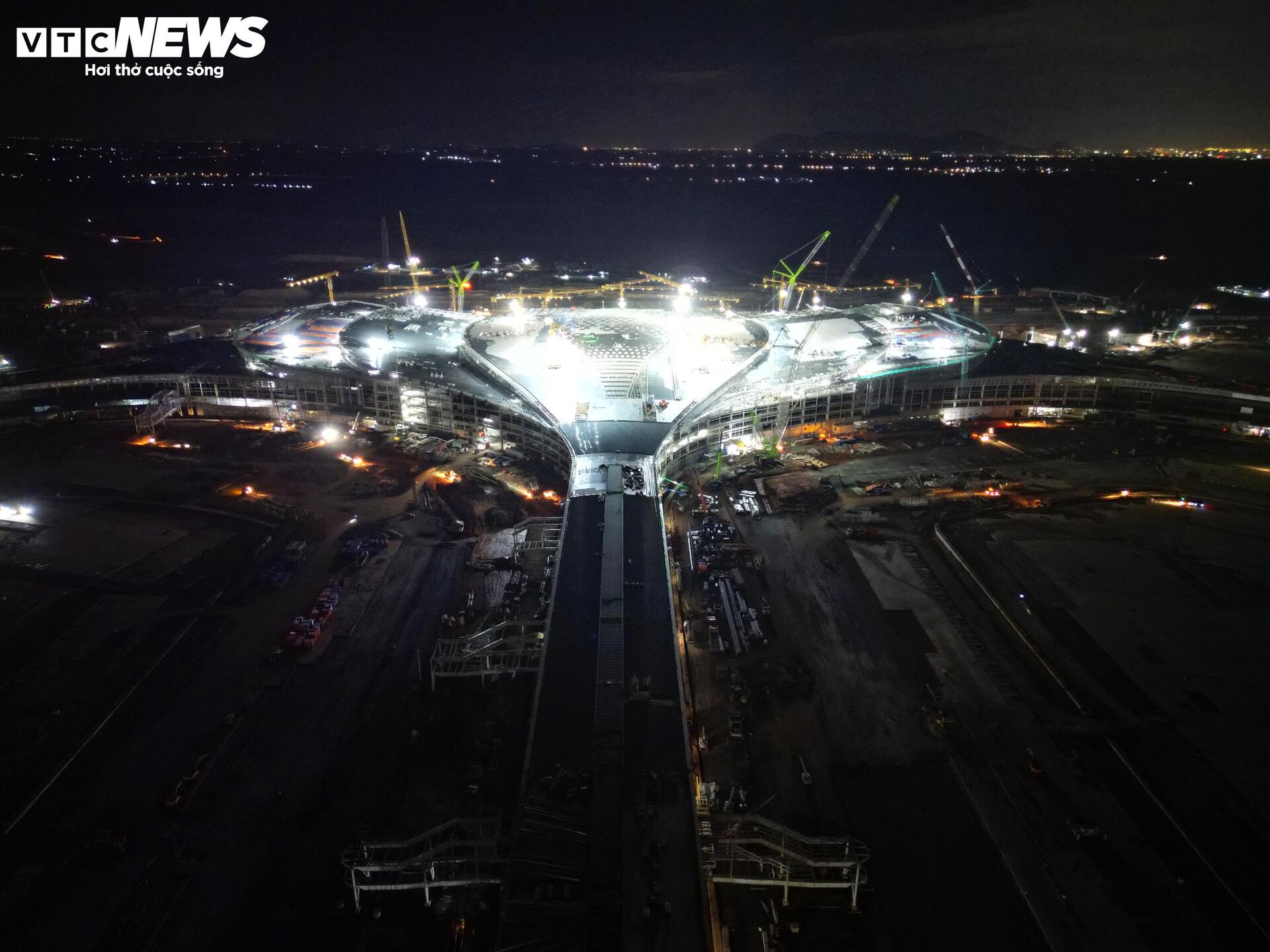 Cảnh làm việc xuyên đêm ở đại công trường sân bay Long Thành - Ảnh 1.