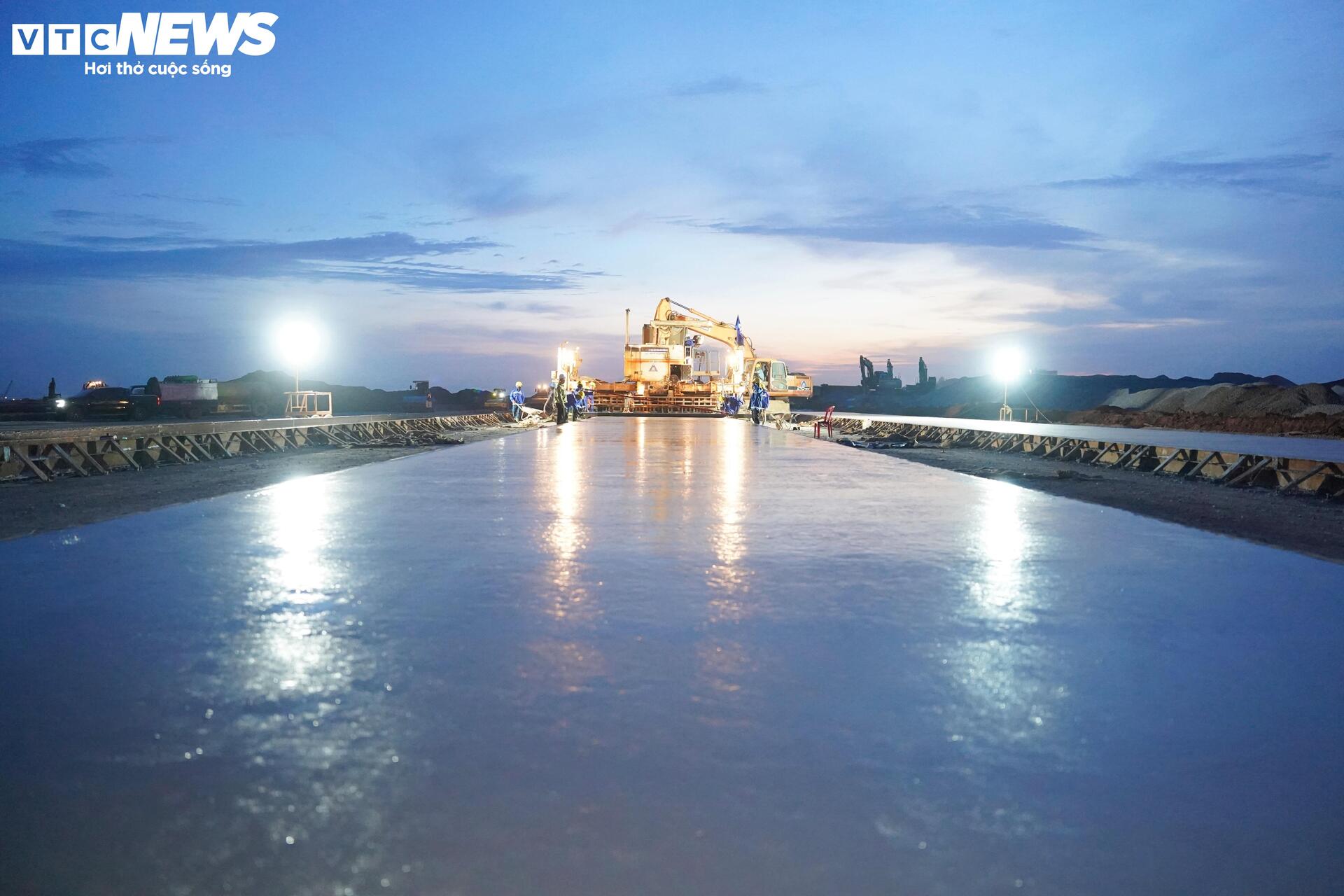 Cảnh làm việc xuyên đêm ở đại công trường sân bay Long Thành - Ảnh 10.