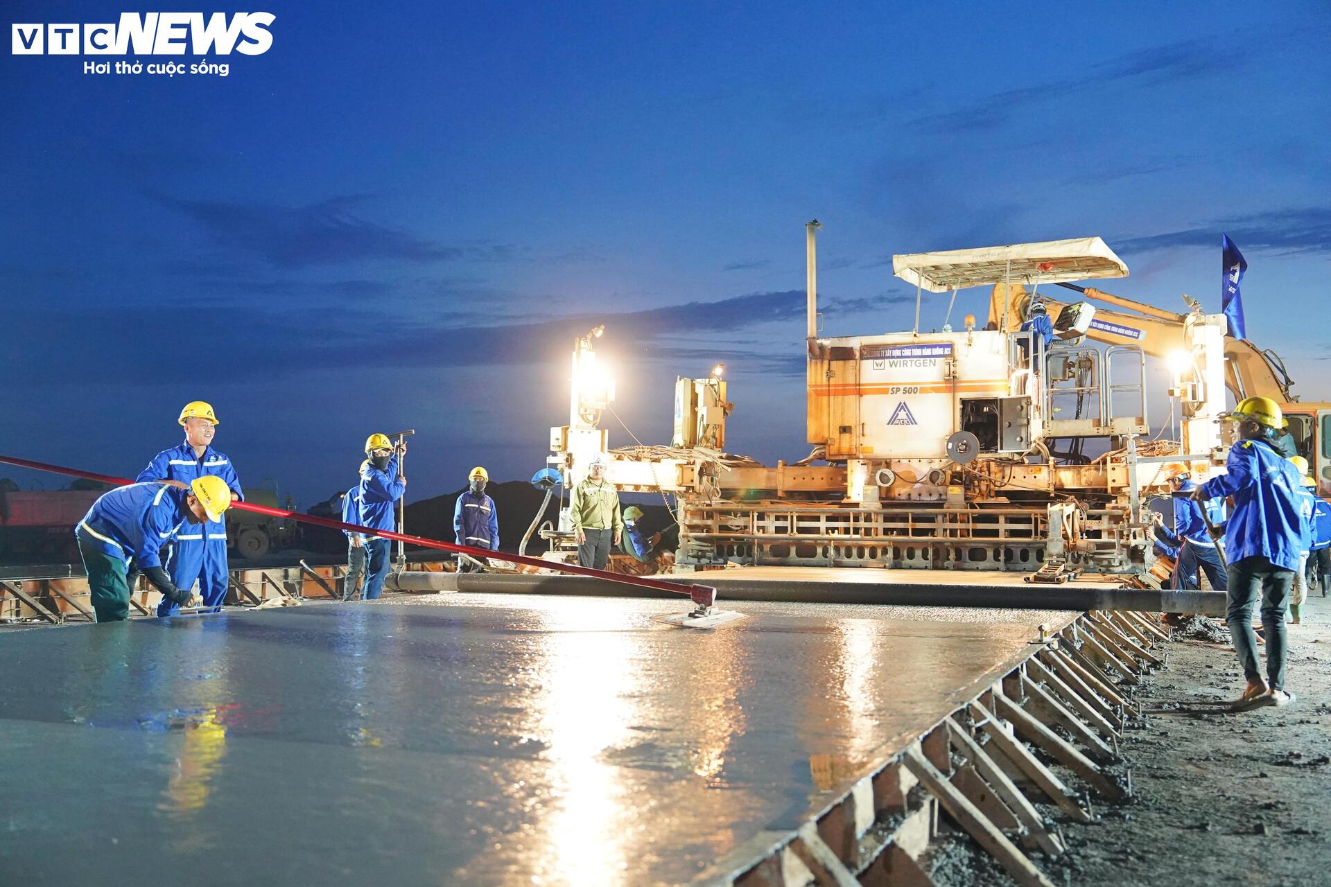 Cảnh làm việc xuyên đêm ở đại công trường sân bay Long Thành - Ảnh 4.