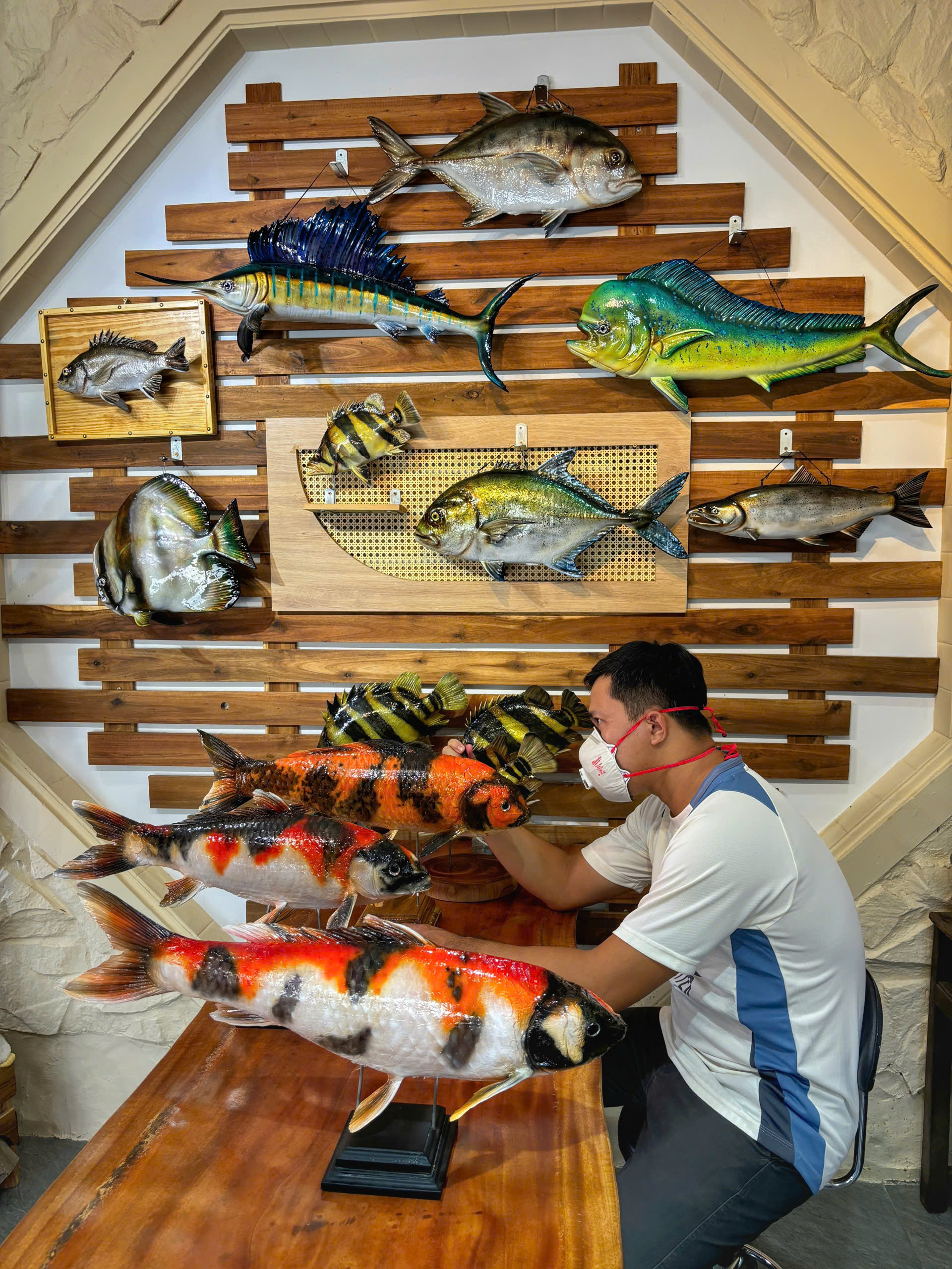 Những con cá không bao giờ chết của chàng trai Lâm Đồng hấp dẫn lòng người - Ảnh 1.