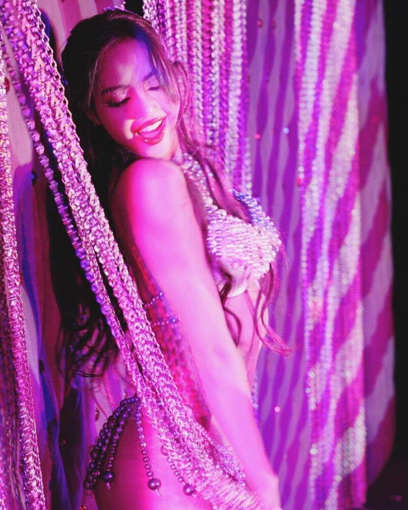 Loạt ảnh bìa của Taylor Swift đang gây bão MXH toàn cầu- Ảnh 10.