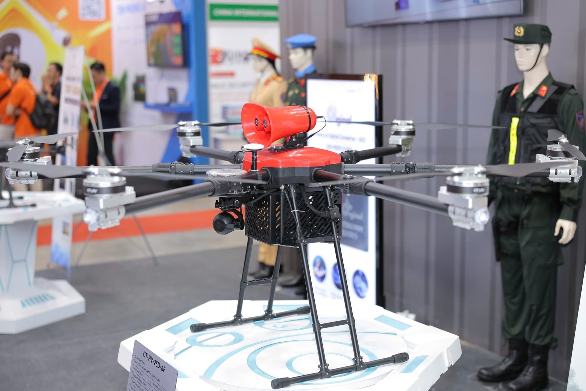 DN được Thủ tướng khen vì xuất khẩu 5.000 UAV vừa phô diễn loạt siêu phẩm mới, tải trọng tới 200kg - Ảnh 3.