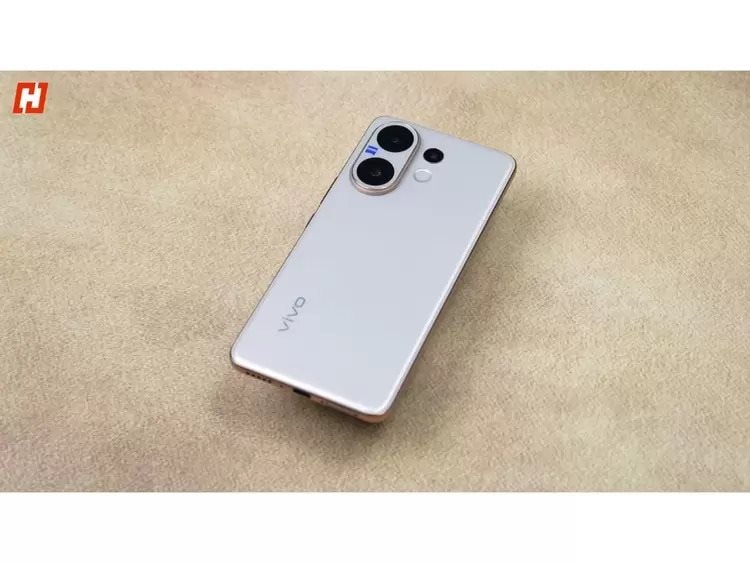 Mẫu Điện Thoại Nhìn Như &Quot;Bản Sao Iphone&Quot; Nhưng Cấu Hình Đáng Nể: Pin Vô Địch 6.500 Mah Mà Giá Chỉ 11 Triệu 5 6689D88C6Ece77 1755182689116 17551826894061601713777