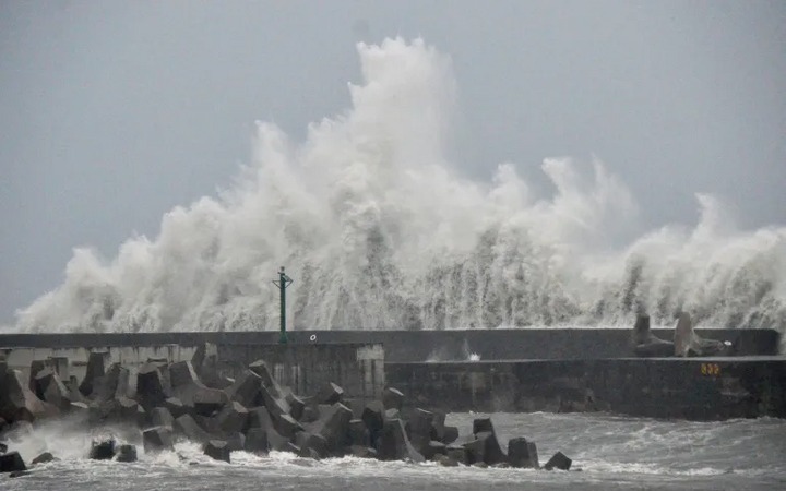 B&atilde;o Podul đổ bộ Đ&agrave;i Loan: Hơn 100 người bị thương, 8.000 người phải sơ t&aacute;n - Ảnh 3.