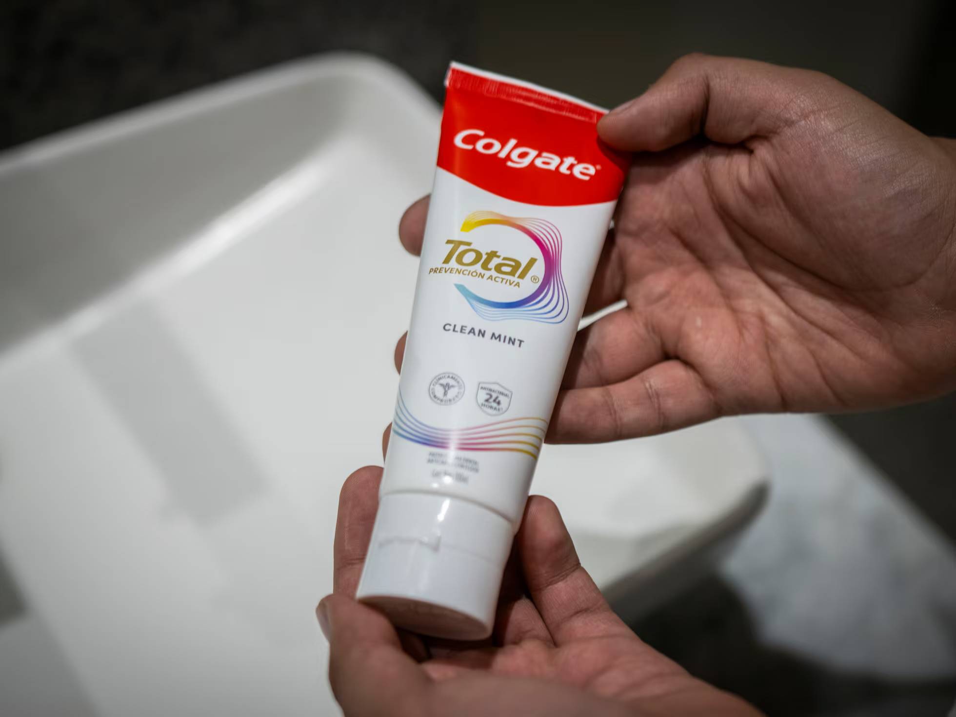 Thu hồi kem đánh răng Colgate tại 1 quốc gia do "lo ngại rủi ro đối với sức khỏe người tiêu dùng" - Ảnh 2.