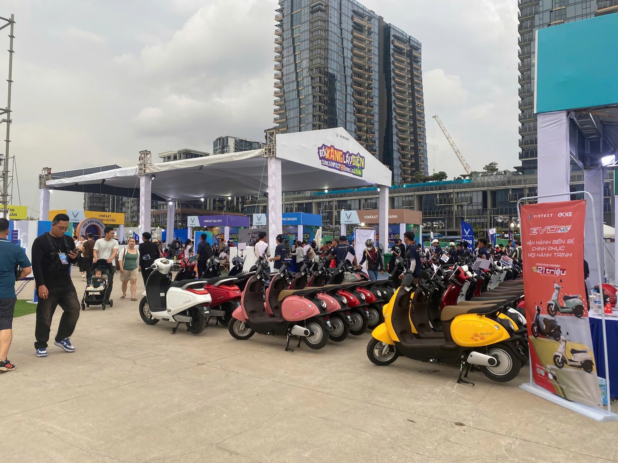 Đẩy mạnh hỗ trợ chuyển đổi sang xe điện - Ảnh 1.