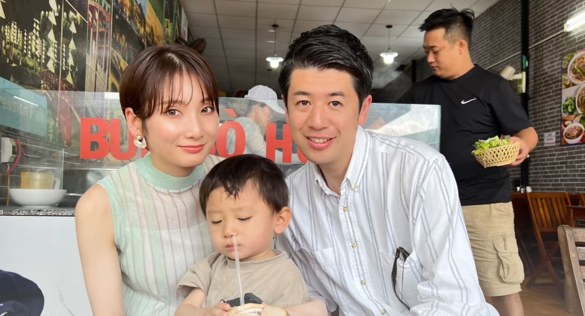 Em Bé Nhật Bản Lần Đầu Ăn 1 Món Bún Việt Nam, Có Phản Ứng Khiến Nghìn Người 'Tan Chảy' 1 Khach Nhat 1755150132924 1755150133738989612626