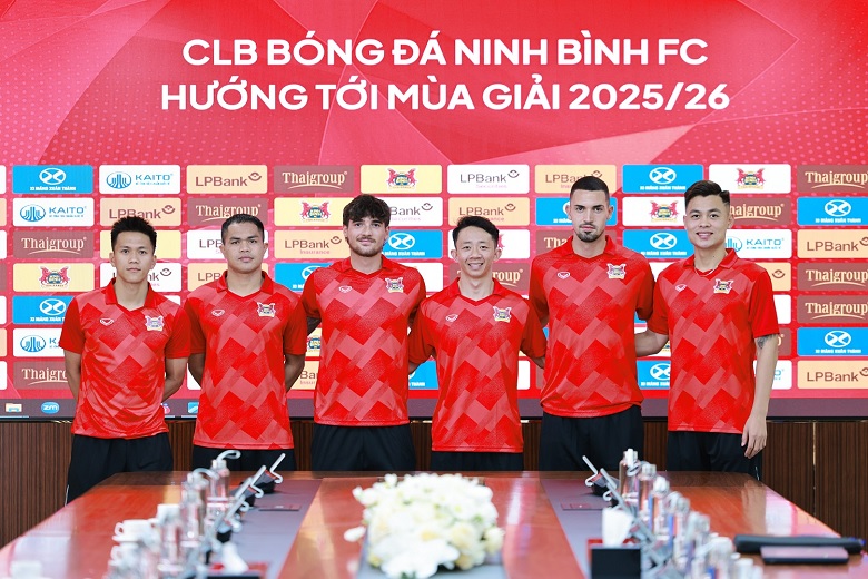 Đại gia V.League gạch tên 2 cầu thủ Tây Ban Nha giá hơn 10 tỷ, chờ bộ đôi nhập tịch Việt Nam - Ảnh 1.