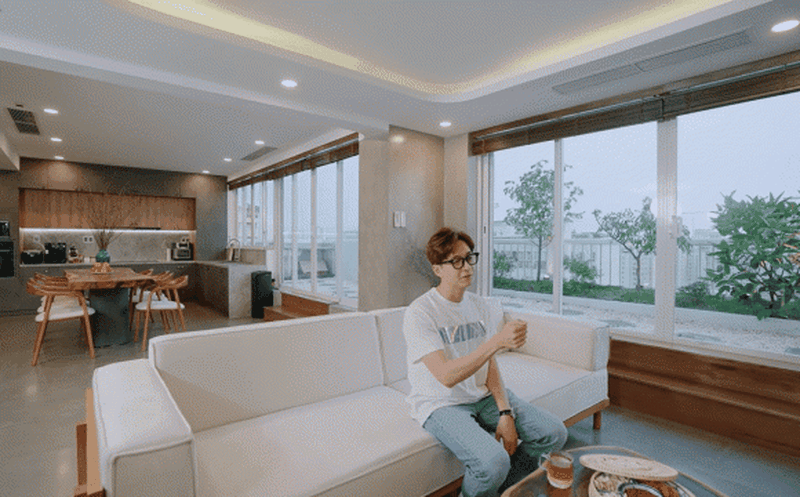 Nam nghệ sĩ sỡ hữu mỗi quận 2 căn nh&agrave;: &ldquo;Ph&uacute; &ocirc;ng&rdquo; showbiz Việt, 23 tuổi c&oacute; con, U40 si&ecirc;u gi&agrave;u, chưa vợ - Ảnh 2.