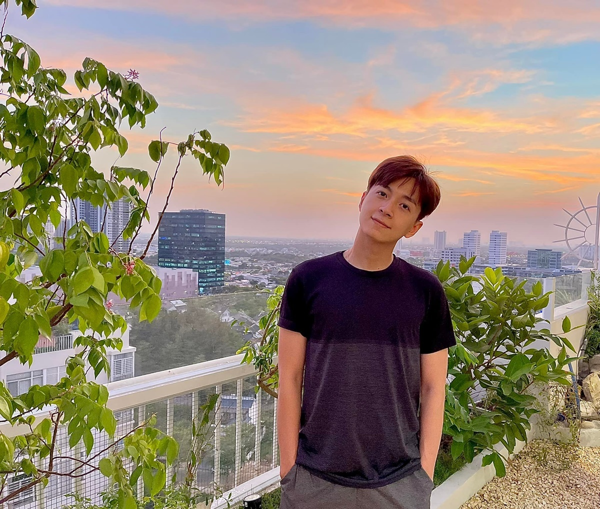 Nam nghệ sĩ sỡ hữu mỗi quận 2 căn nh&agrave;: &ldquo;Ph&uacute; &ocirc;ng&rdquo; showbiz Việt, 23 tuổi c&oacute; con, U40 si&ecirc;u gi&agrave;u, chưa vợ - Ảnh 4.