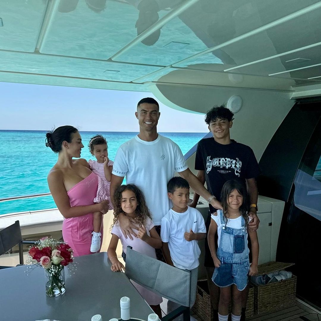 Vì sao sau khi hẹn hò với nhiều người mẫu nổi tiếng, Ronaldo lại chọn cưới cô gái nghèo Georgina?- Ảnh 3. Vì sao sau khi hẹn hò với nhiều người mẫu nổi tiếng, Ronaldo lại chọn cưới cô gái nghèo Georgina?- Ảnh 3.