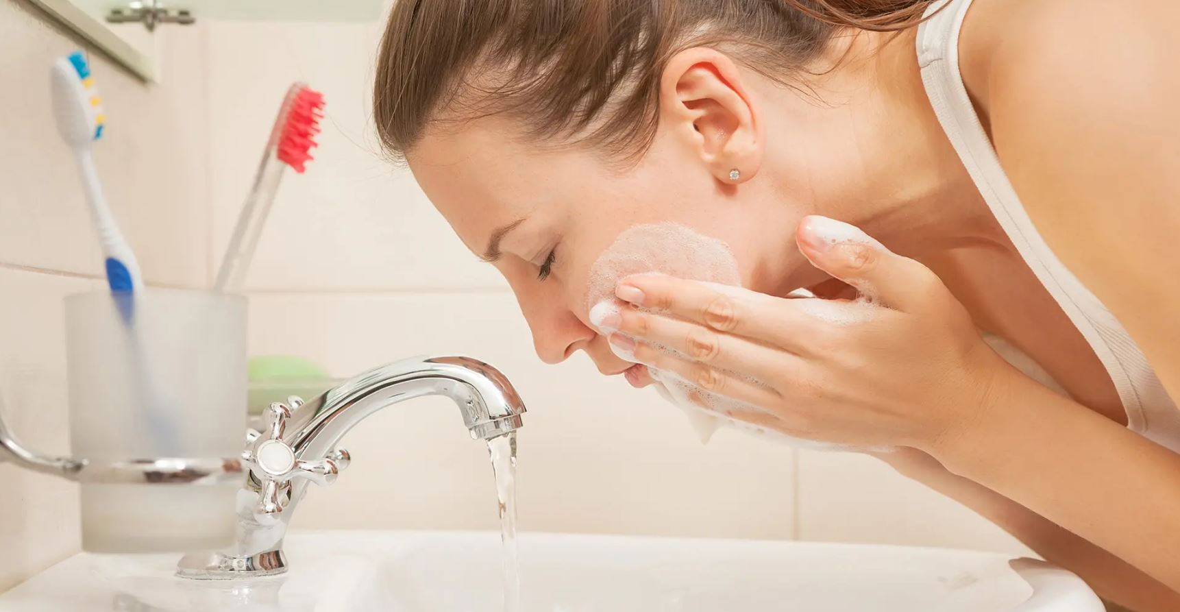 Sau 30 Năm Cuộc Đời, Giờ Tôi Mới Biết Rửa Mặt Đúng Cách: Da Tôi Đẹp Nhất Từ Trước Đến Giờ- Ảnh 1. Sau 30 Năm Cuộc Đời, Giờ Tôi Mới Biết Rửa Mặt Đúng Cách: Da Tôi Đẹp Nhất Từ Trước Đến Giờ- Ảnh 1.