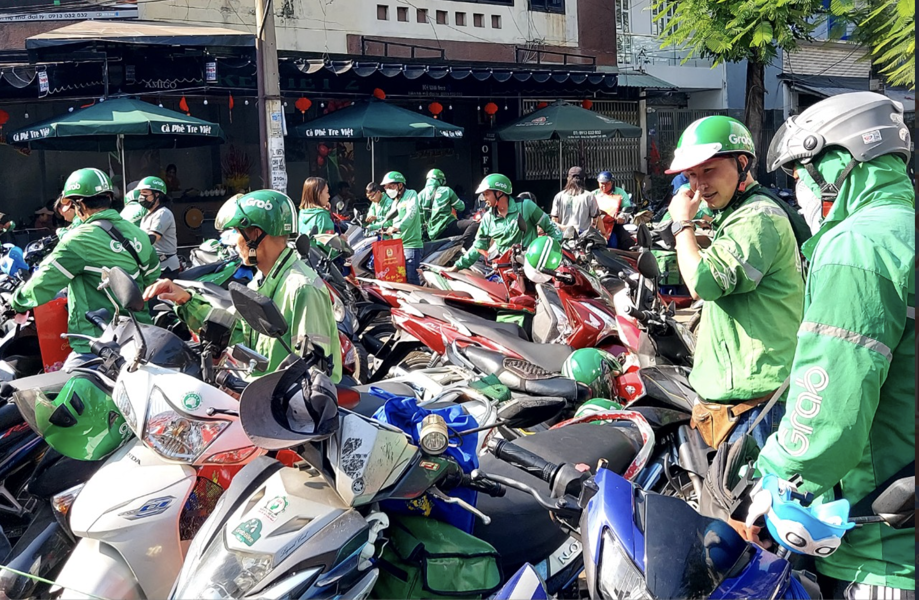 Đề xuất xử lý xe xăng và chuyển đổi xe điện tại TP HCM - Ảnh 2. Đề xuất xử lý xe xăng và chuyển đổi xe điện tại TP HCM - Ảnh 2.