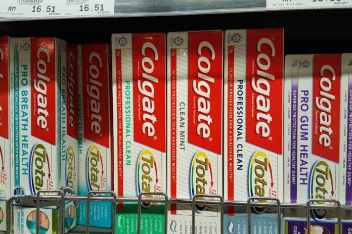 Thu hồi kem đánh răng Colgate tại 1 quốc gia do "lo ngại rủi ro đối với sức khỏe người tiêu dùng" - Ảnh 1.