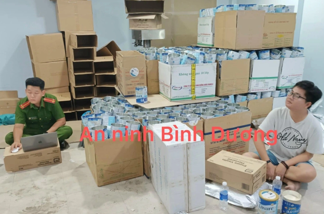 Tp.hcm: Thu Giữ Hơn 5 Tấn Phụ Gia Thực Phẩm, 24 Nghìn Chai Thực Phẩm Chức Năng, 7 Nghìn Lon Sữa Bột Giả 1 Thuc Pham Gia 1 1755146114997 17551461153291817822501