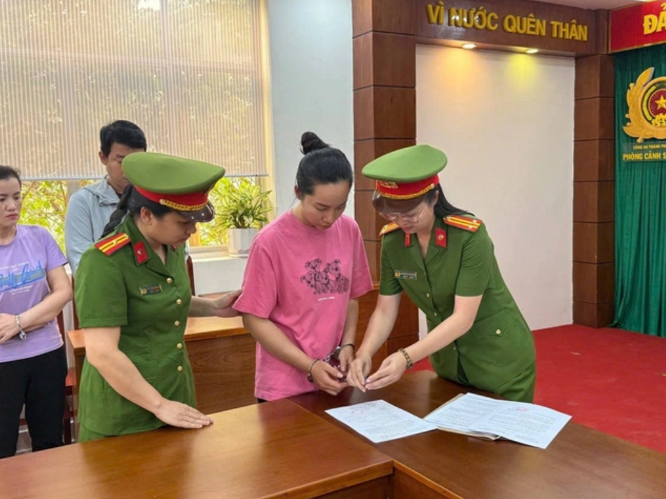 Tp.hcm: Thu Giữ Hơn 5 Tấn Phụ Gia Thực Phẩm, 24 Nghìn Chai Thực Phẩm Chức Năng, 7 Nghìn Lon Sữa Bột Giả 2 Thuc Pham Gia 3 1755146116203 17551461163921358575701