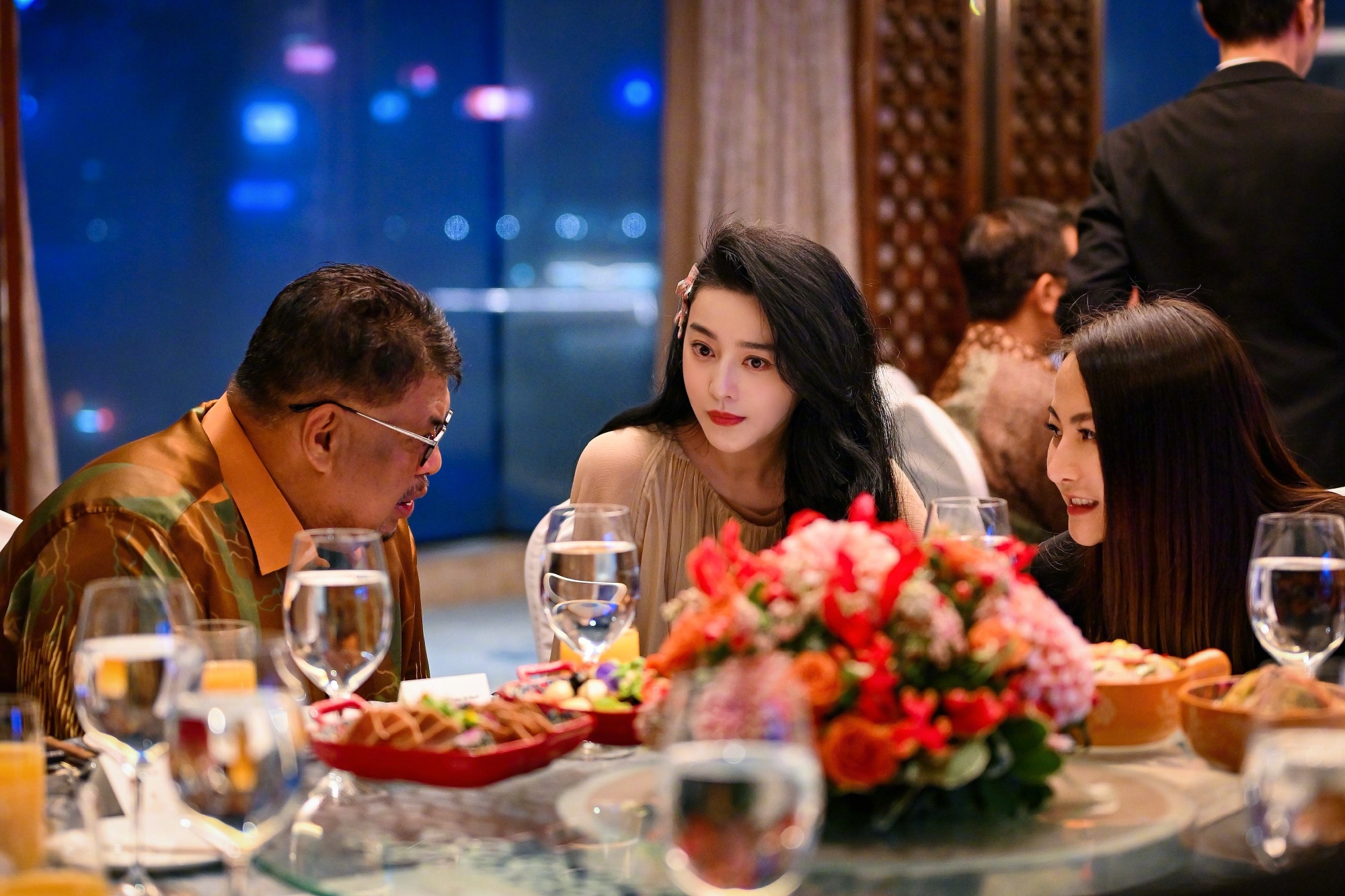 Phạm Băng Băng cũng c&oacute; ng&agrave;y n&agrave;y: Đi b&aacute;n mỹ phẩm ở trung t&acirc;m thương mại, muốn gặp mặt phải chi 8 triệu!- Ảnh 9.