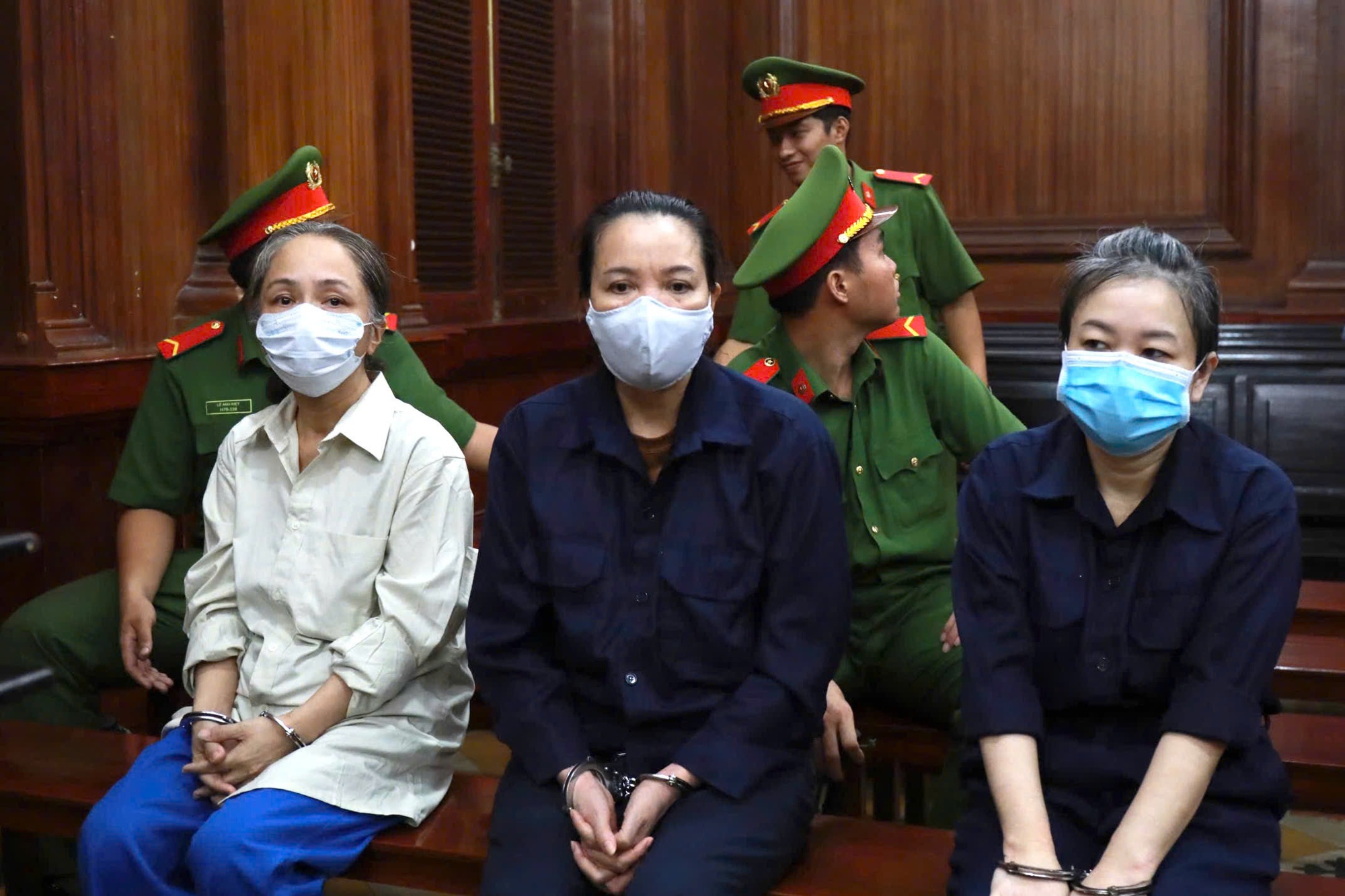 Diễn biến bất ngờ tại phiên xét xử Mái ấm Hoa Hồng ngày 15 - 8 - Ảnh 1. Diễn biến bất ngờ tại phiên xét xử Mái ấm Hoa Hồng ngày 15 - 8 - Ảnh 1.