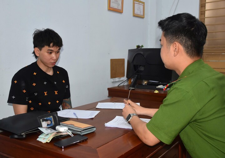 Bắt giữ kẻ cướp giật tài sản du khách tại Đà Nẵng Chỉ sau 4 giờ gây án - Ảnh 1.