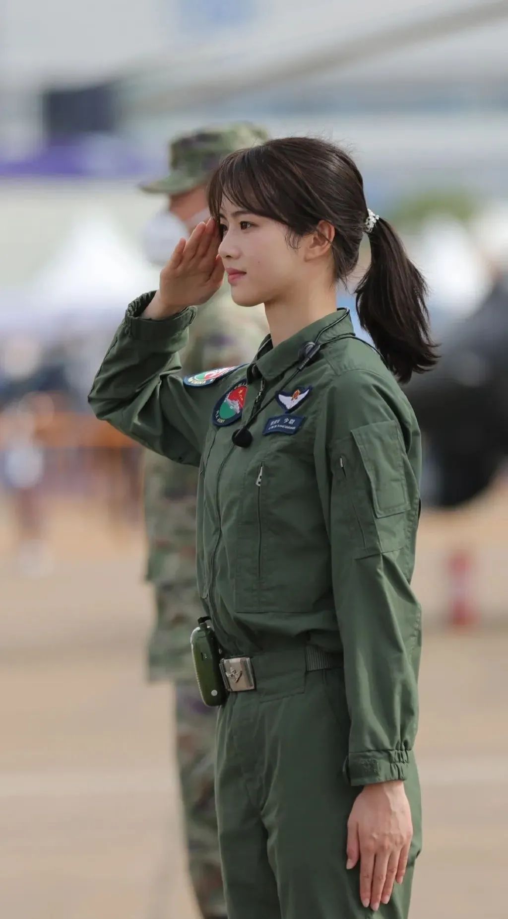 Nữ phi công lái máy bay quân sự đẹp như tiên tử hạ phàm, 1000 năm nữa cũng không ai sánh bằng!- Ảnh 4.