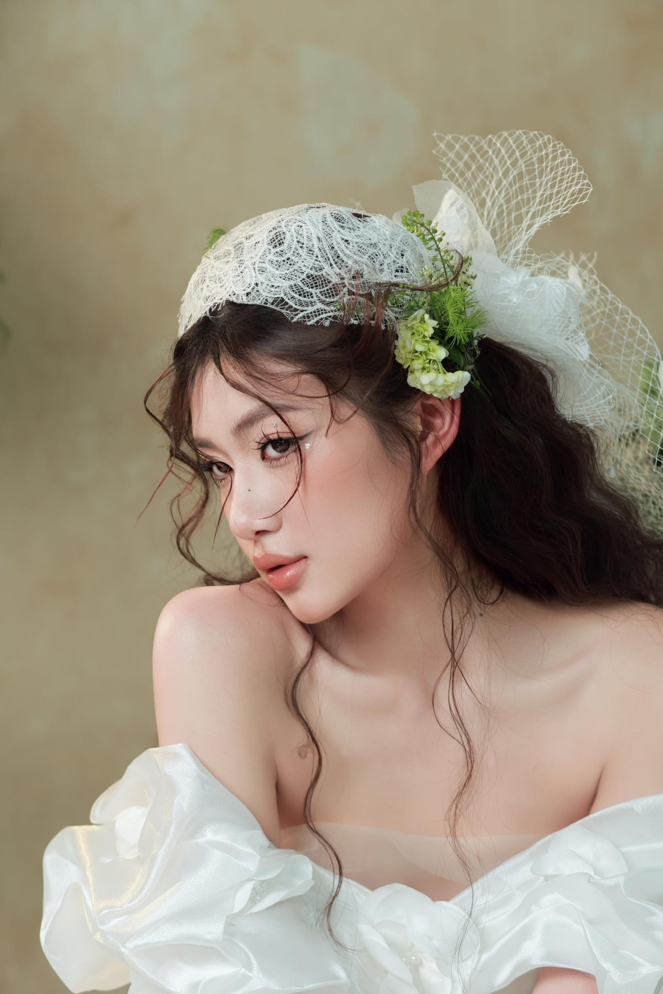 Khách Trung Quốc đến Việt Nam chụp ngẫu nhiên 100 cô gái gặp trên đường, khui trúng "sít rịt": Netizen xứ tỷ dân sốc - Ảnh 5. Khách Trung Quốc đến Việt Nam chụp ngẫu nhiên 100 cô gái gặp trên đường, khui trúng "sít rịt": Netizen xứ tỷ dân sốc - Ảnh 5.