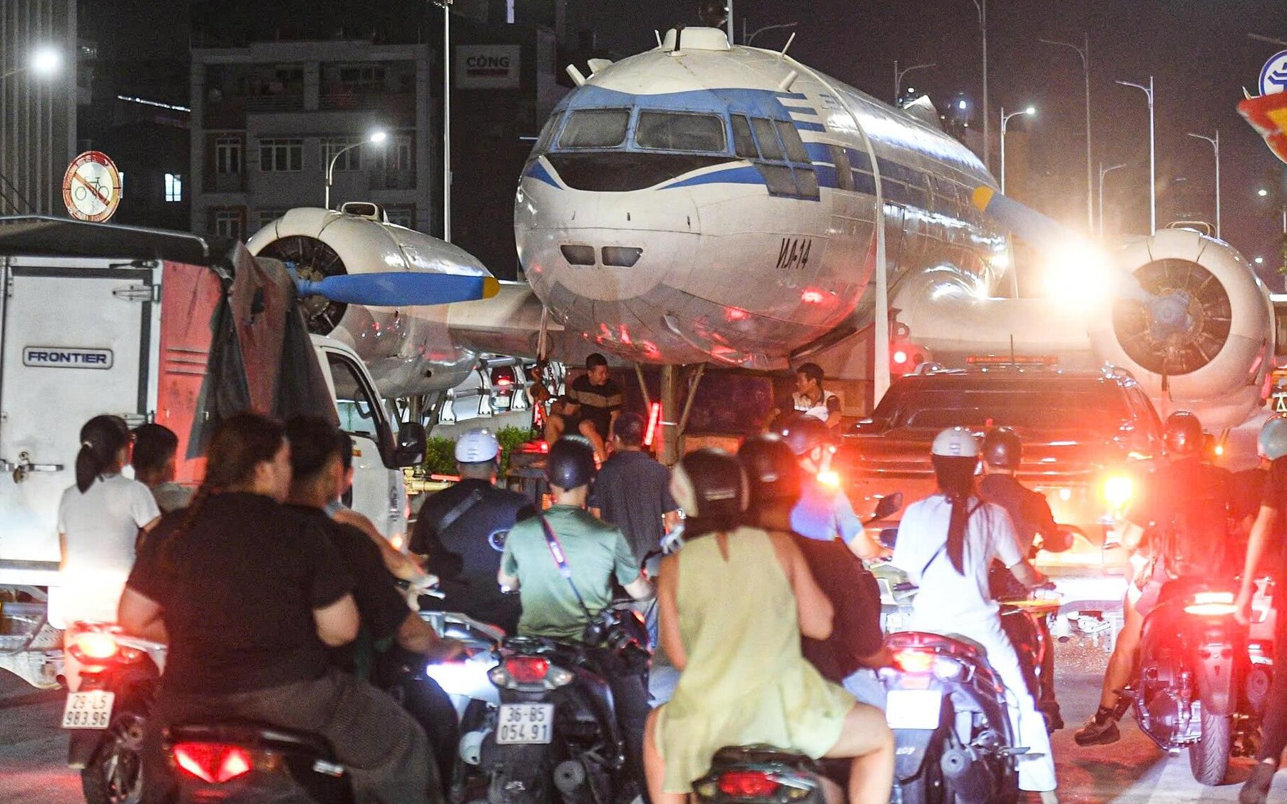 Báo Bỉ: Việt Nam tiến thêm một bậc với XCB-01, dàn khí tài xuất hiện hoành tráng trong đại lễ diễu binh - Ảnh 4.