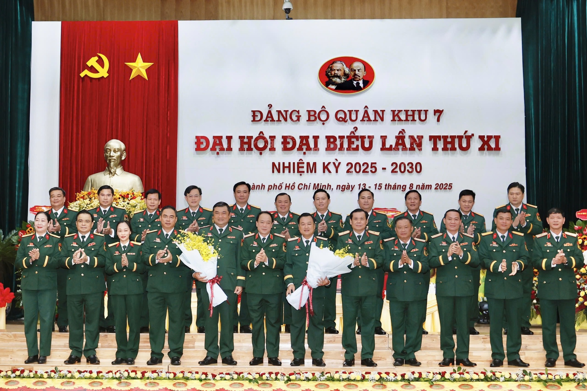 Thiếu tướng Trần Vinh Ngọc được bầu giữ chức Bí thư Đảng ủy Quân khu 7- Ảnh 2. Thiếu tướng Trần Vinh Ngọc được bầu giữ chức Bí thư Đảng ủy Quân khu 7- Ảnh 2.